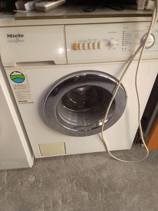 Vând mașină de spălat rufe miele
