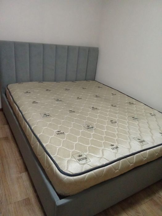Кровать с матрасом
