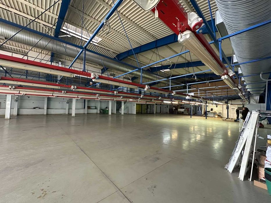 Дава се под наем Склад в Пловдив, Индустриална зона - Изток - 2400 кв.м за 11969.19 € - Снимка #1