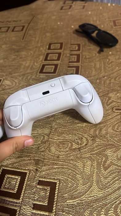 Продам или обмен Xbox one 512 gb