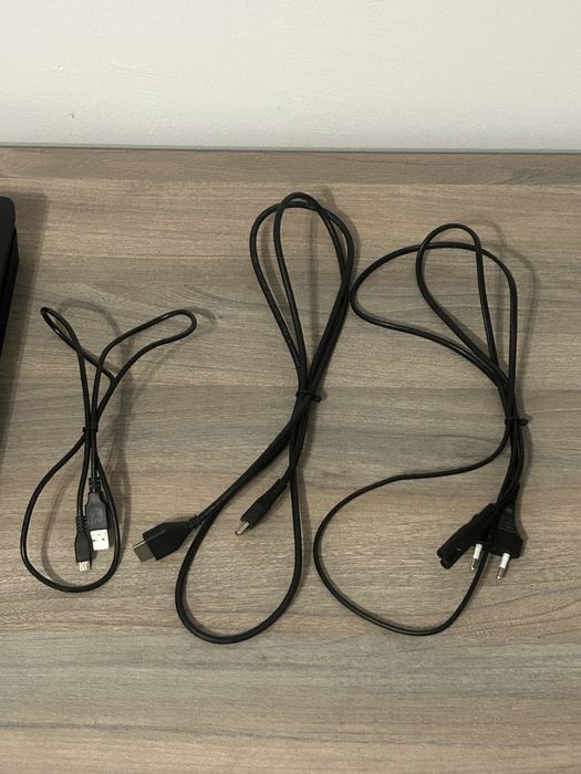 PS4 slim 1TB (5 jocuri)