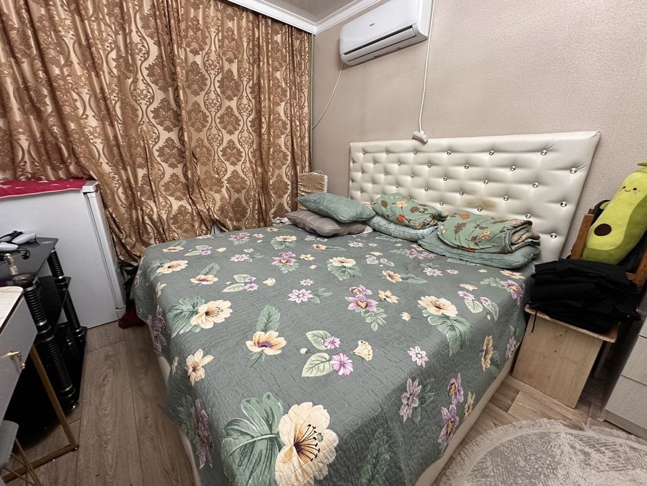 Продам двухспальную кровать с матрасом