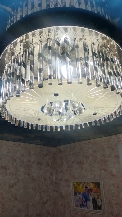 Продам Люстра 8 лампа