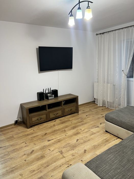 Inchiriez apartament
