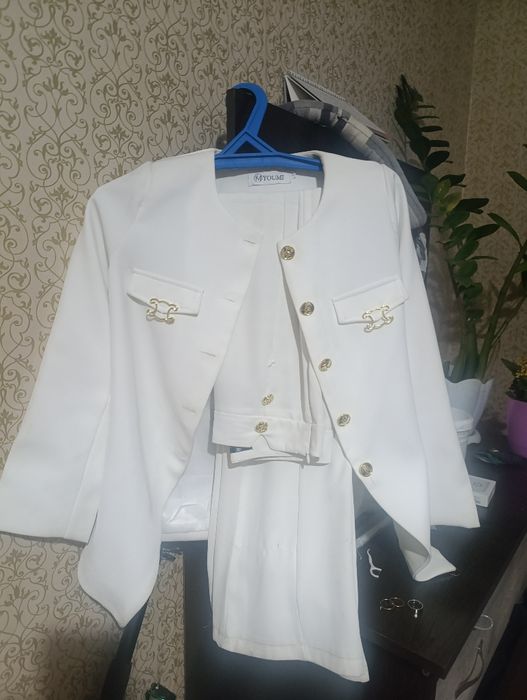 Продам костюм размер 44-46.