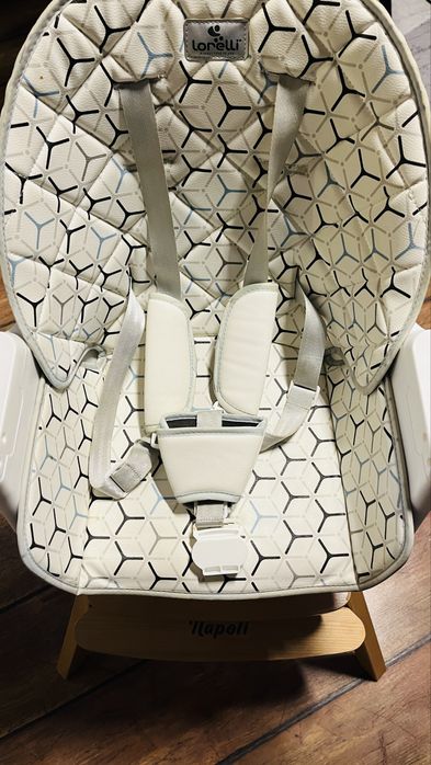 Дървено столче за хранене