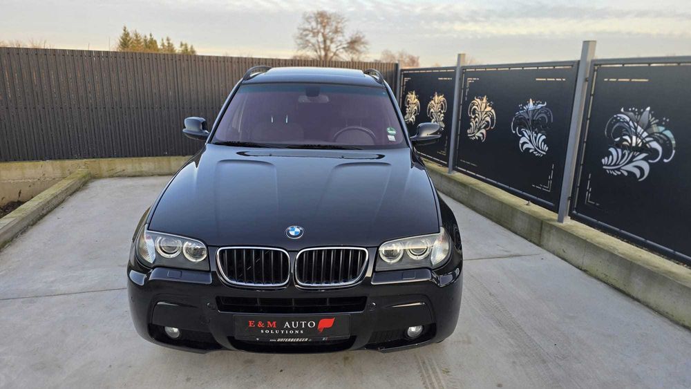 BMW X3 xDrive18d M-Pack interior/exterior