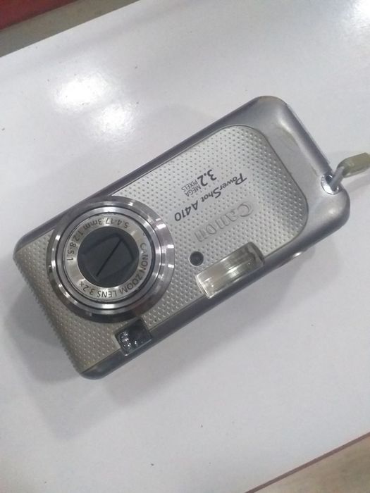 Fotaparat CANON 3.2 mega pixels