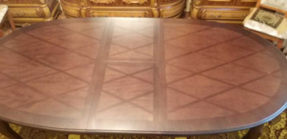 Стол обеденный деревянный