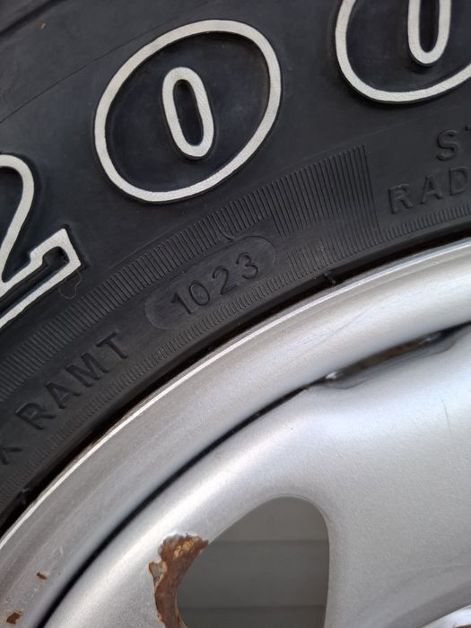 Гуми с джанти 215/75  R15