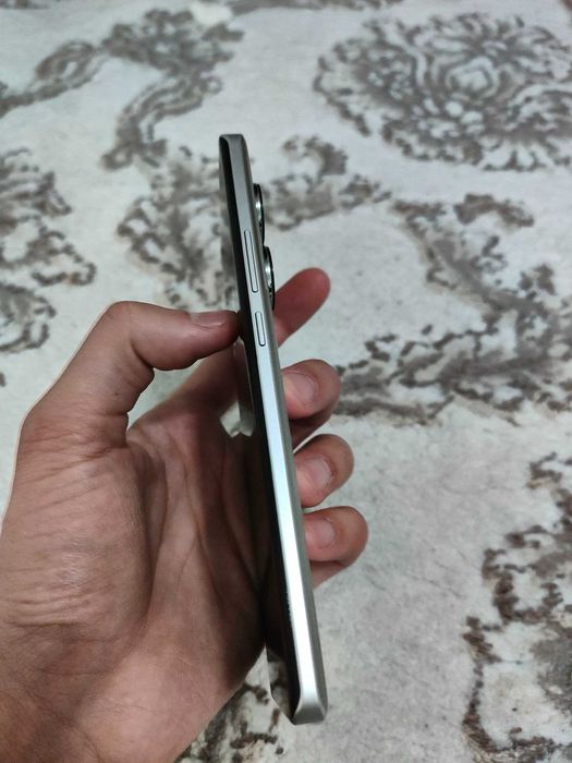 Срочно Продается телефон Realme GT 6 русская глобалка