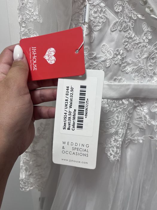 Булчинска рокля с етикет