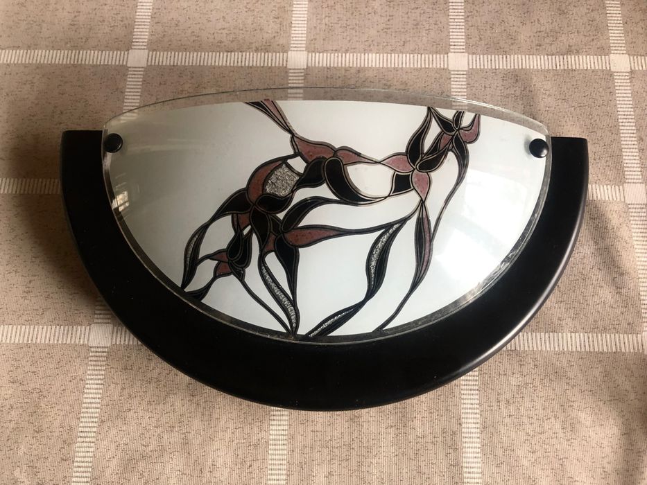 Две лампи, аплик и подвижна лампа за контакт с ключ