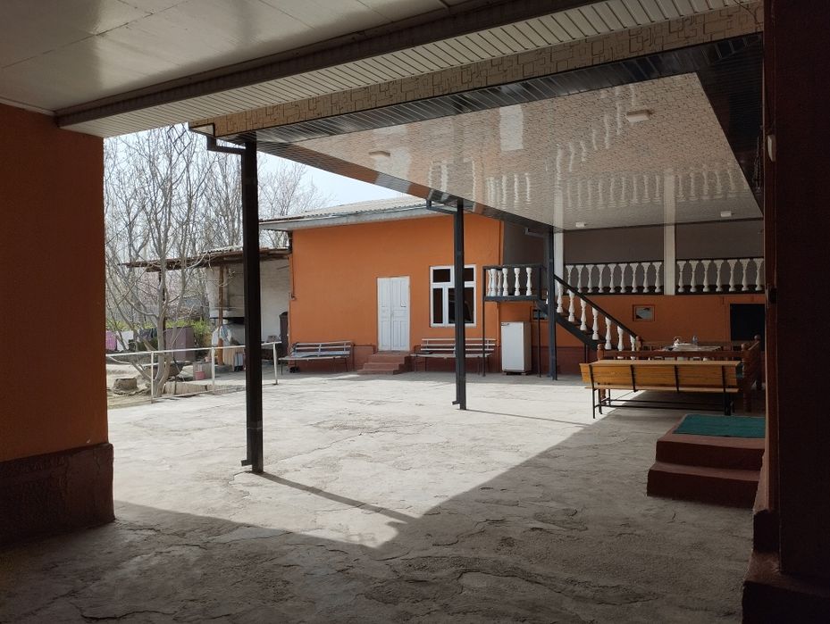 Uy sotiladi 8.5 sutik