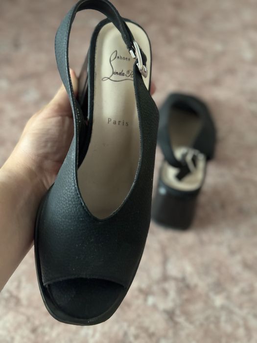 Поодам босоножки