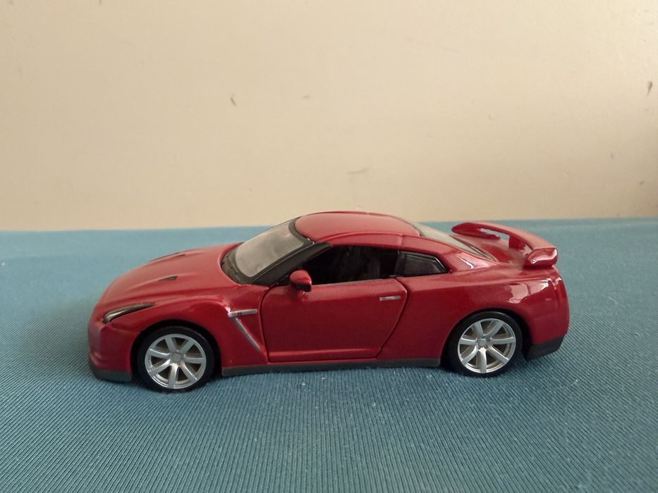 Количка Nissan GTR Bburago