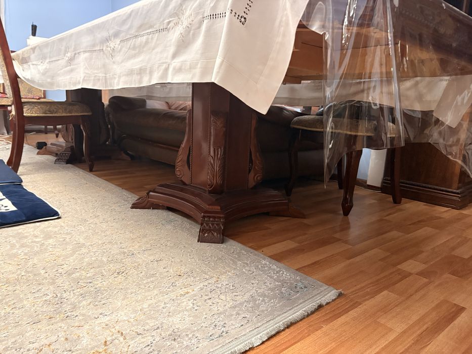 Стол гостиный в отличном состоянии