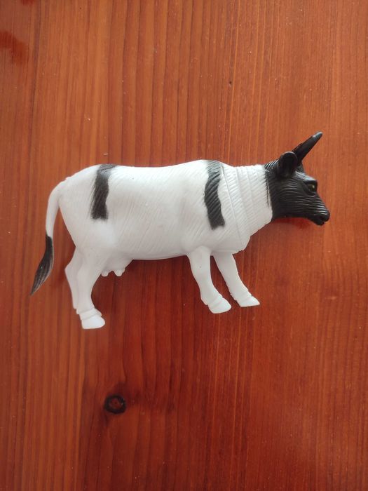 Играчка крава. Детска играчка.