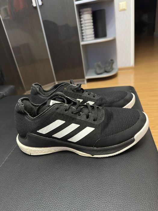 Продам волейбольные кроссовки Adidas crazyflight оригинал