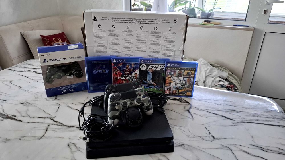 PlayStation 4 Slim