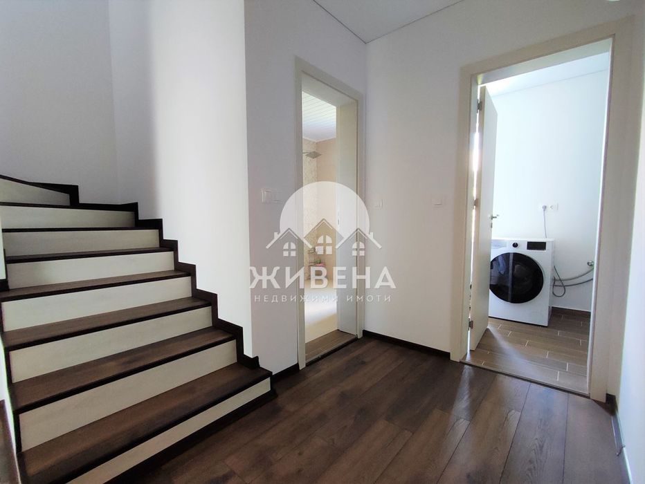 Триетажна къща в м-т Ален Мак, РЗП 220 кв.м