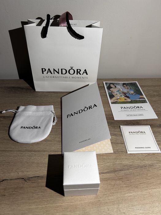 Колиета на Swarovski и Pandora