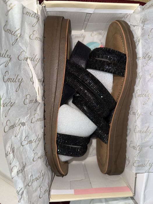 Сандали летние ,кожанные со стразами