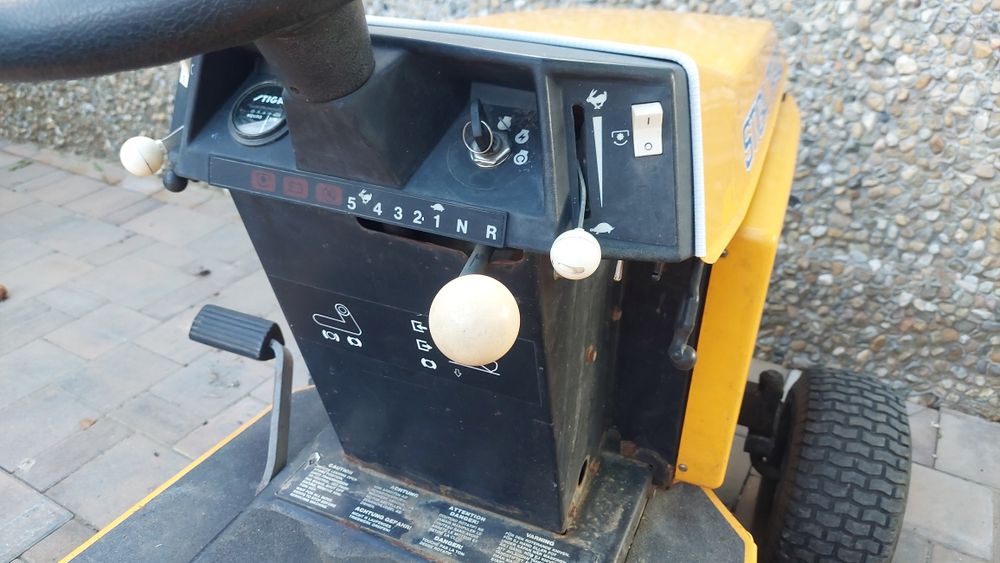 Tractoras gazon  stiga