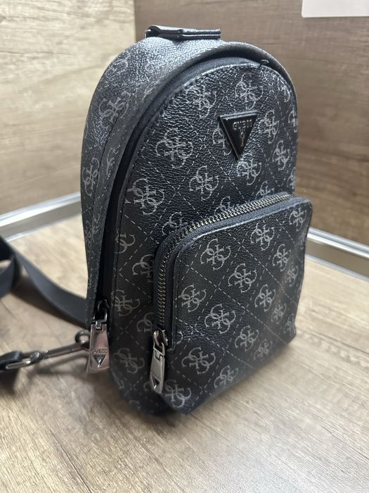 Мъжка Чантичка GUESS