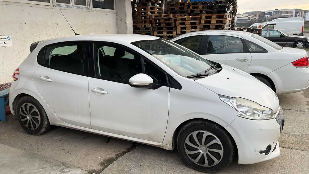 Peugeot 208 1.4 diesel – Automată – Euro 5, Înmatriculată