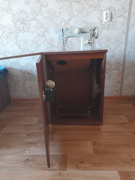 Продаётся швейная машинка
