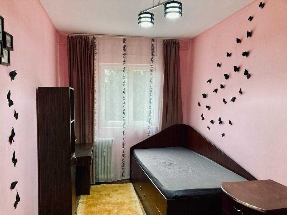 Vând apartament 4 camere DECOMANDAT, 86 mp, Aurel Vlaicu-Bloc izolat