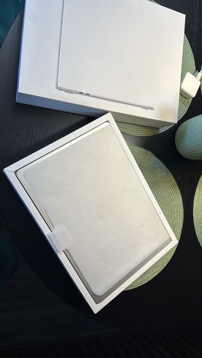 Apple Macbook air 15 baterie 100%