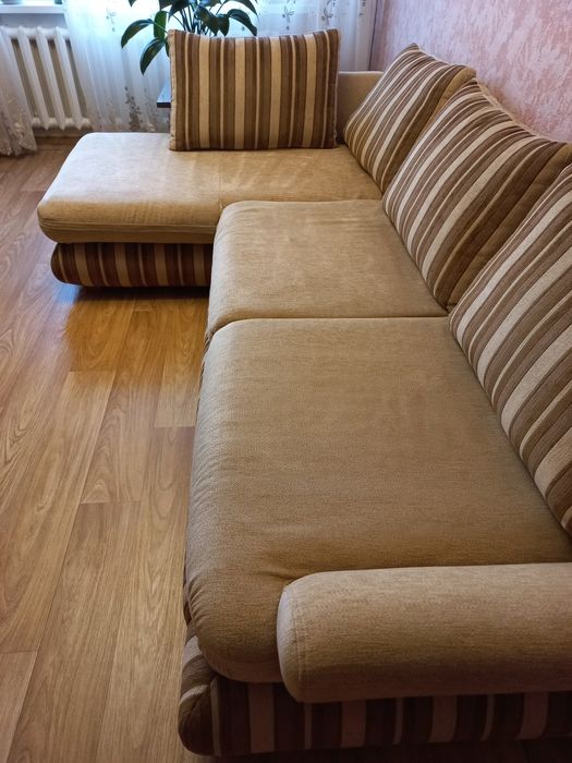 угловой диван +   кресло б/у