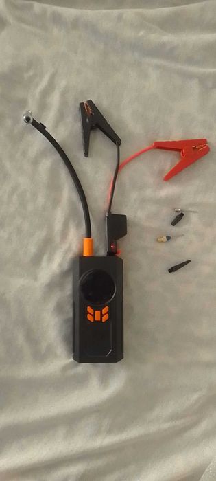 PowerBank с кабели за стартиране при паднал Акумулатор + помпа за гуми
