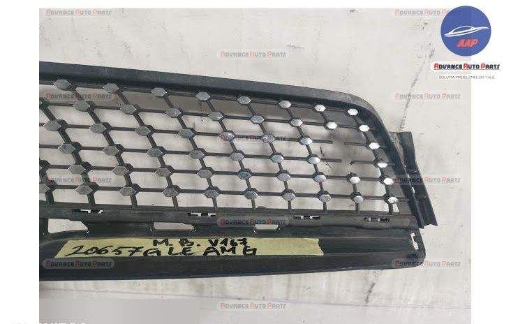 Централна решетка за предна броня, оригинална, включваща пчелна пита д