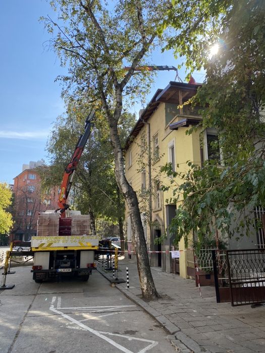 Камион с кран