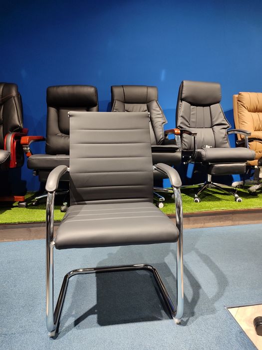 Офисное кресло модель  visitor Delgado