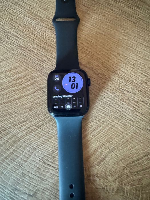 Часовник Apple Watch SE 2025