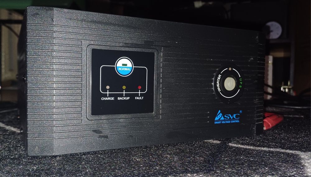 Инвертор / ИБП Ups SVC DIL-1200, 1000Вт, чистый синус