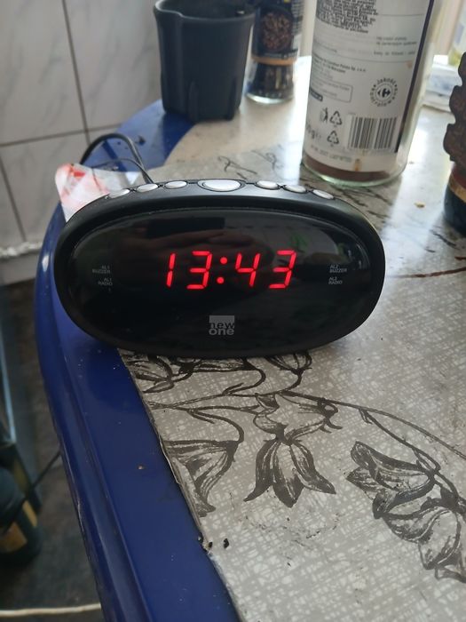 Ceas cu radio, baterie și priza