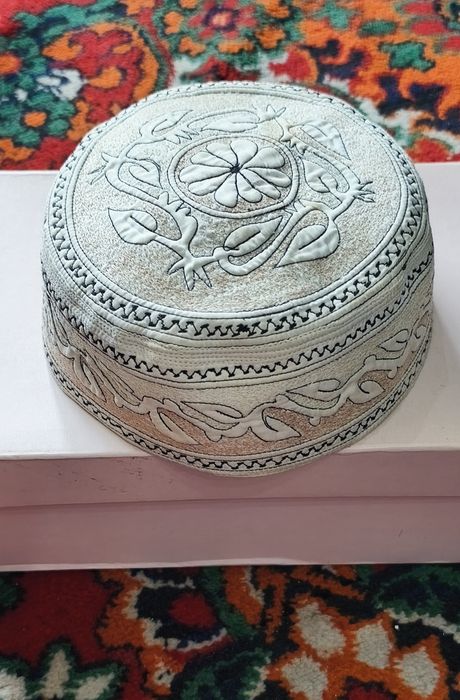 Галстуки, головной убор