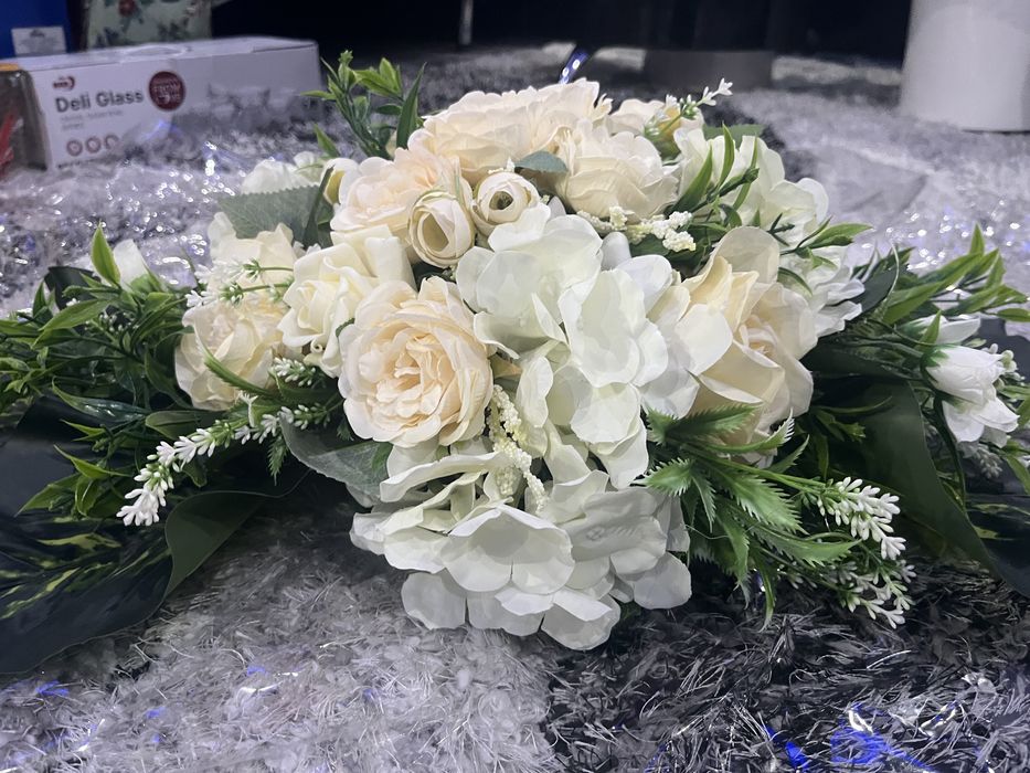 Сватбена украса за кола, бутониери, кошница