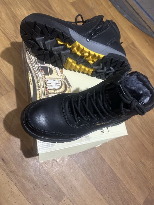 продам мужские ботинки