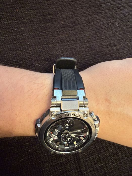 Часовник Casio G-shock MTG -B1000