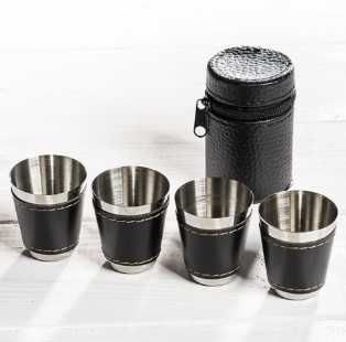 Комплект 4 броя метални чаши в кожен калъф