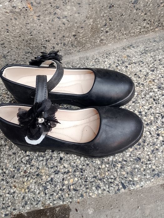 Продавам обувки за момиче различни размери