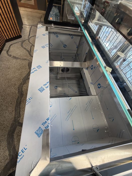 Хладилна витрина саладбар