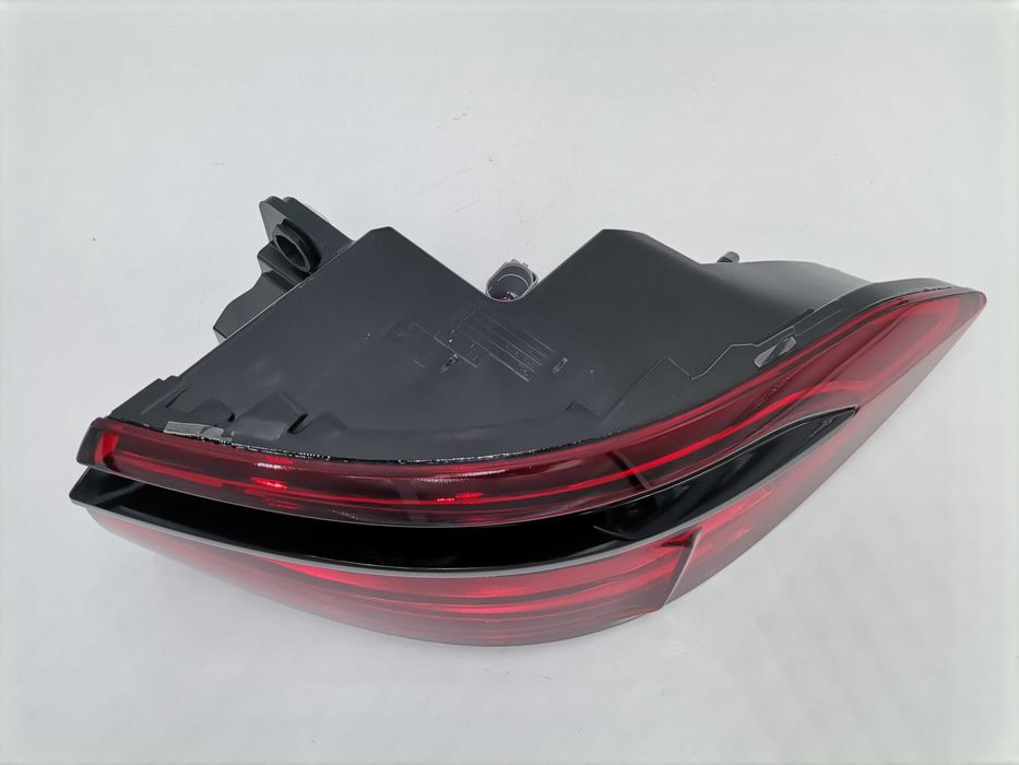 Нов 4N0945208L Audi S8 A8 4N D5 OLED Десен Стоп