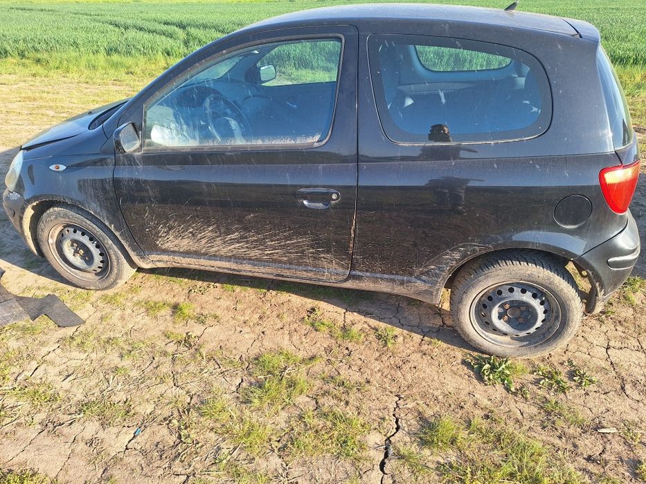 Dezmembrez toyota yaris